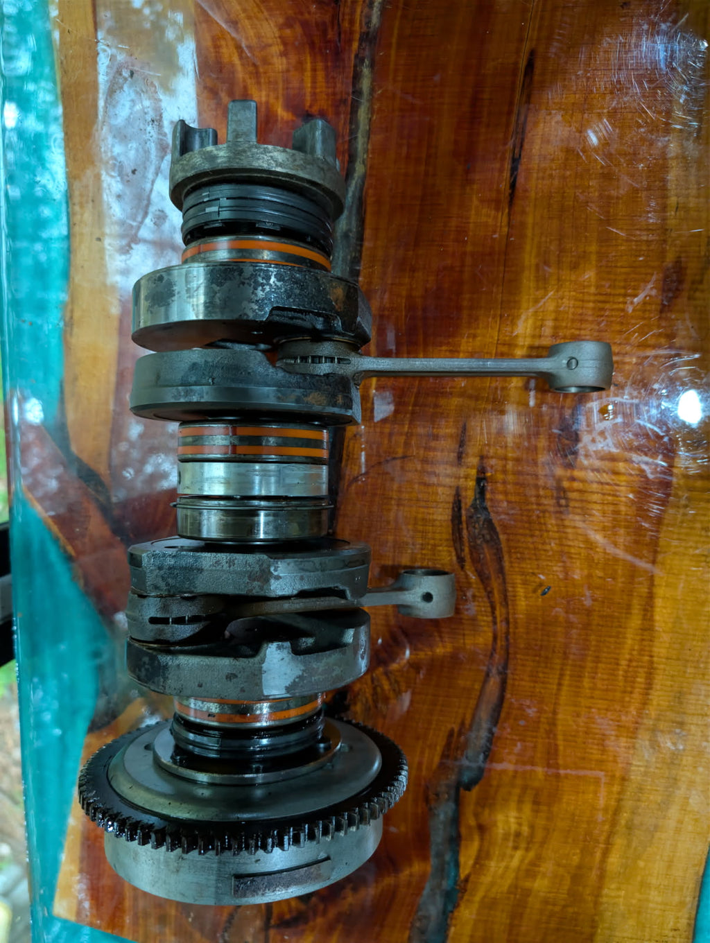 Kawasaki 750 crankshaft assembly with connecting rods and orange o-ring seals