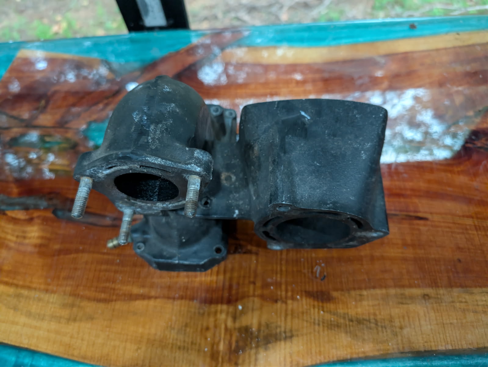 Kawasaki JS550 exhaust manifold side view
