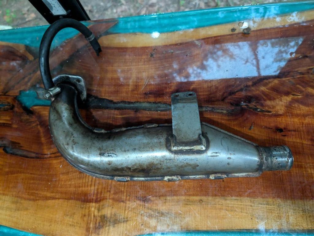 Kawasaki JS550 exhaust manifold header pipe - side view with water hose