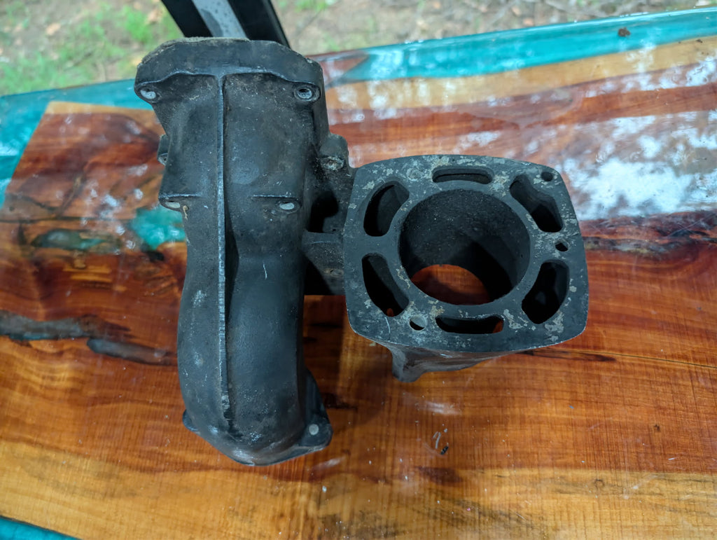 Kawasaki JS550 exhaust manifold bottom ports
