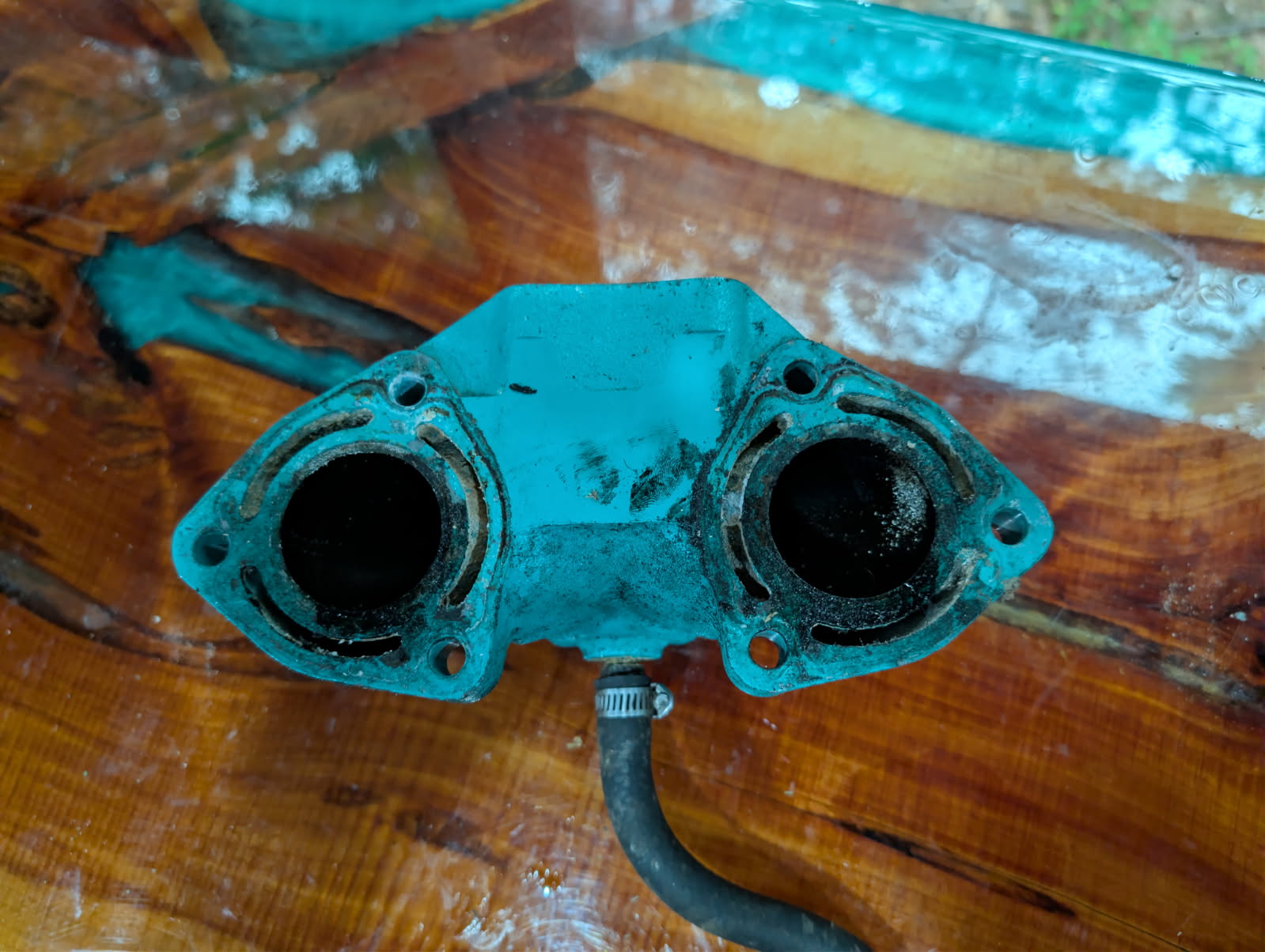 Kawasaki 750 exhaust manifold dual port face view
