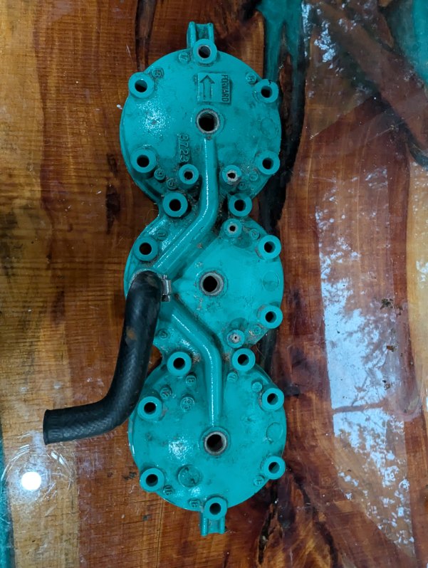 Kawasaki 1100 STX cylinder head - top view showing water jacket and bolt holes